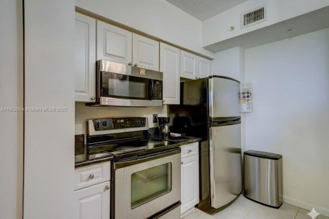 Condo in Sunny Isles Beach, Florida, 3 bedrooms  № 1953041 - photo 2