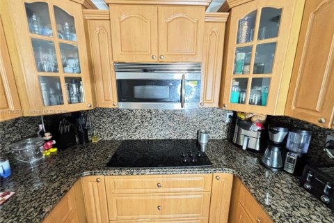 House in Miramar, Florida 3 bedrooms, 120.77 sq.m. № 1762447 - photo 4