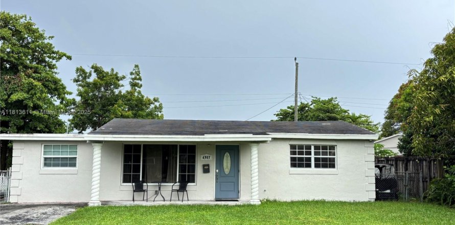 House in Miramar, Florida 3 bedrooms, 120.77 sq.m. № 1762447