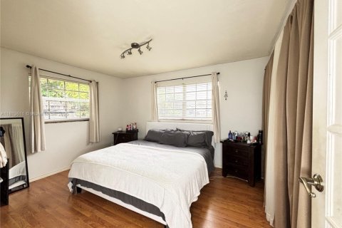 House in Miramar, Florida 3 bedrooms, 120.77 sq.m. № 1762447 - photo 2
