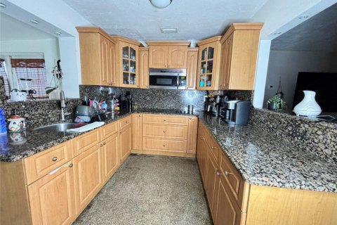 House in Miramar, Florida 3 bedrooms, 120.77 sq.m. № 1762447 - photo 3
