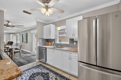 Casa en venta en Lady Lake, Florida, 2 dormitorios, 107.4 m2 № 2157729 - foto 8