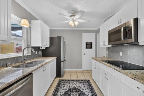 Casa en venta en Lady Lake, Florida, 2 dormitorios, 107.4 m2 № 2157729 - foto 6