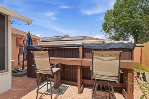 Casa en venta en Lady Lake, Florida, 2 dormitorios, 107.4 m2 № 2157729 - foto 2