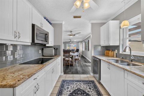 Casa en venta en Lady Lake, Florida, 2 dormitorios, 107.4 m2 № 2157729 - foto 7