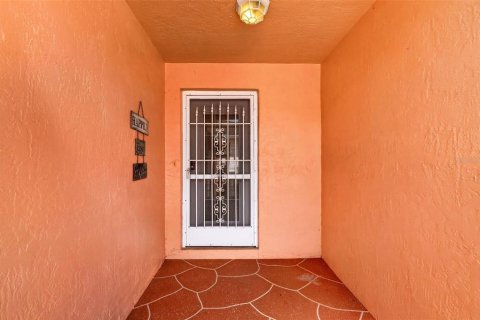 Casa en venta en Lady Lake, Florida, 2 dormitorios, 107.4 m2 № 2157729 - foto 4