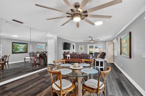 Casa en venta en Lady Lake, Florida, 2 dormitorios, 107.4 m2 № 2157729 - foto 13