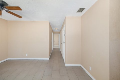 Villa ou maison à vendre à Tampa, Floride: 3 chambres, 101.64 m2 № 2401207 - photo 15