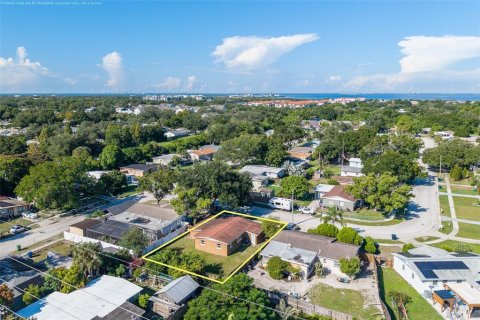 Villa ou maison à vendre à Tampa, Floride: 3 chambres, 101.64 m2 № 2401207 - photo 12