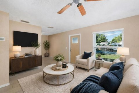 Villa ou maison à vendre à Tampa, Floride: 3 chambres, 101.64 m2 № 2401207 - photo 16