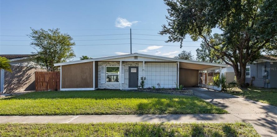Villa ou maison à Tampa, Floride 3 chambres, 101.64 m2 № 2401207