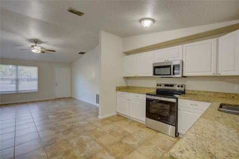 House in New Port Richey, Florida 3 bedrooms, 129.32 sq.m. № 1677680 - photo 6
