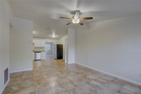 House in New Port Richey, Florida 3 bedrooms, 129.32 sq.m. № 1677680 - photo 9