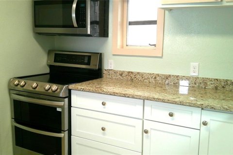 Apartamento en alquiler en Seffner, Florida, 2 dormitorios, 83.61 m2 № 1898893 - foto 4