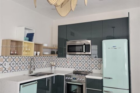 Condo in Miami Beach, Florida, 2 bedrooms  № 1923949 - photo 12