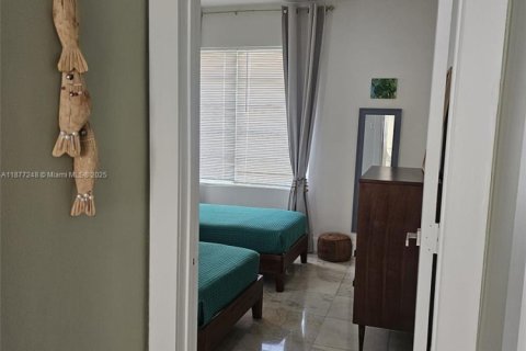 Condo in Miami Beach, Florida, 2 bedrooms  № 1923949 - photo 17