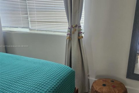 Condo in Miami Beach, Florida, 2 bedrooms  № 1923949 - photo 21