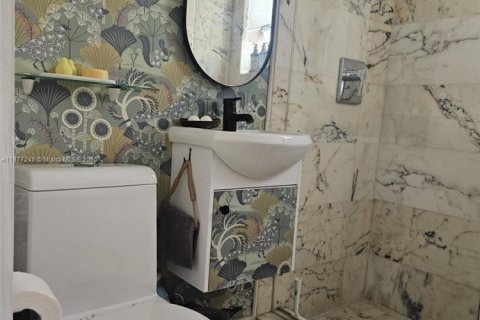 Condo in Miami Beach, Florida, 2 bedrooms  № 1923949 - photo 27