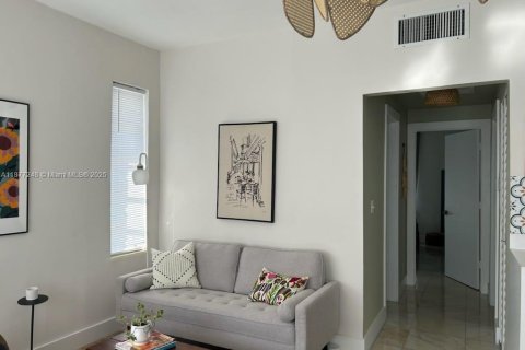 Condo in Miami Beach, Florida, 2 bedrooms  № 1923949 - photo 5