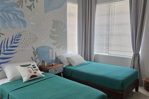 Condo in Miami Beach, Florida, 2 bedrooms  № 1923949 - photo 18