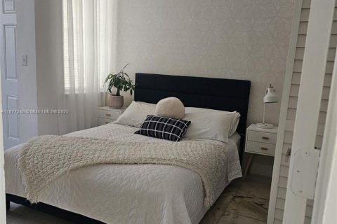 Condo in Miami Beach, Florida, 2 bedrooms  № 1923949 - photo 30