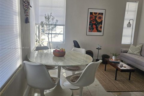 Condo in Miami Beach, Florida, 2 bedrooms  № 1923949 - photo 3