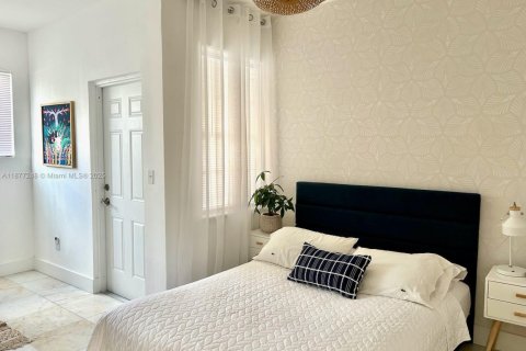Condo in Miami Beach, Florida, 2 bedrooms  № 1923949 - photo 29
