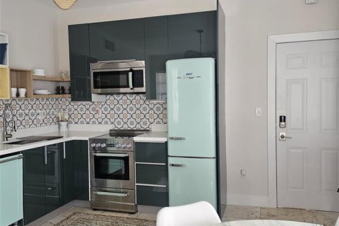Condo in Miami Beach, Florida, 2 bedrooms  № 1923949 - photo 15