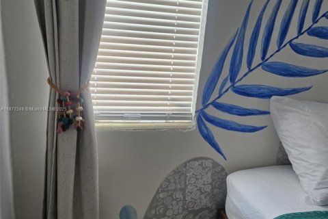 Condo in Miami Beach, Florida, 2 bedrooms  № 1923949 - photo 22