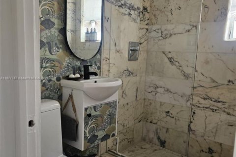 Condo in Miami Beach, Florida, 2 bedrooms  № 1923949 - photo 25