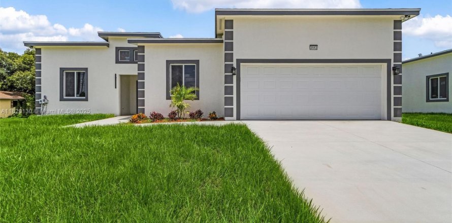 House in Lehigh Acres, Florida 4 bedrooms, 202.53 sq.m. № 1779528