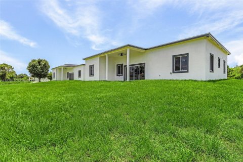 House in Lehigh Acres, Florida 4 bedrooms, 202.53 sq.m. № 1779528 - photo 23