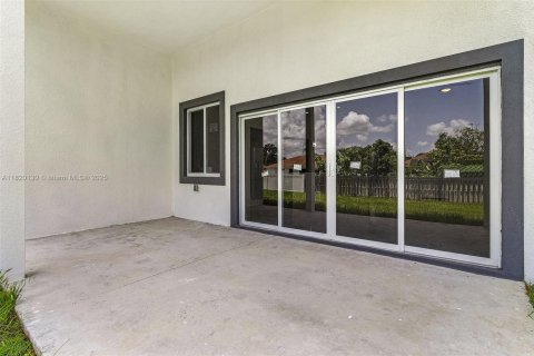 House in Lehigh Acres, Florida 4 bedrooms, 202.53 sq.m. № 1779528 - photo 22