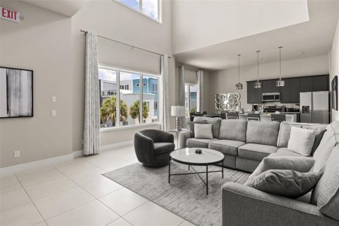 Condominio en venta en Four Corners, Florida, 5 dormitorios, 251.11 m2 № 2235920 - foto 3