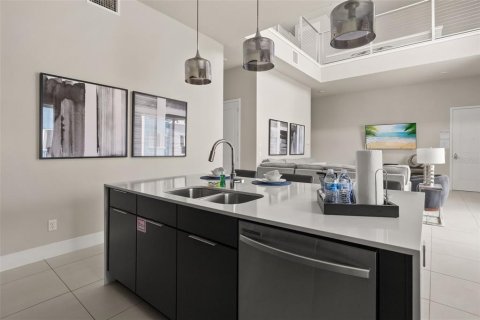 Condominio en venta en Four Corners, Florida, 5 dormitorios, 251.11 m2 № 2235920 - foto 7