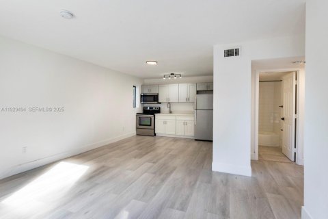 Villa ou maison à louer à Miami, Floride: 2 chambres, 486.71 m2 № 1987800 - photo 5