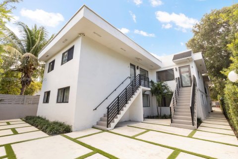 Villa ou maison à louer à Miami, Floride: 2 chambres, 486.71 m2 № 1987800 - photo 12