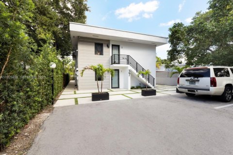 Villa ou maison à louer à Miami, Floride: 2 chambres, 486.71 m2 № 1987800 - photo 2