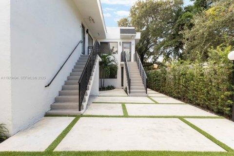 Villa ou maison à louer à Miami, Floride: 2 chambres, 486.71 m2 № 1987800 - photo 13