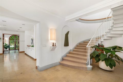 Casa en venta en Miami, Florida, 7 dormitorios, 637.5 m2 № 1711004 - foto 7