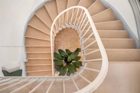 Casa en venta en Miami, Florida, 7 dormitorios, 637.5 m2 № 1711004 - foto 14