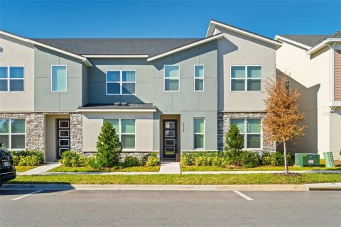 Adosado en venta en Kissimmee, Florida, 6 dormitorios, 213.12 m2 № 1869075 - foto 1