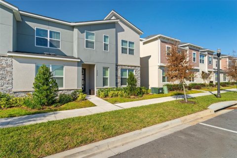 Adosado en venta en Kissimmee, Florida, 6 dormitorios, 213.12 m2 № 1869075 - foto 2
