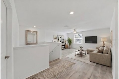 Casa en venta en Zephyrhills, Florida, 6 dormitorios, 287.25 m2 № 2334299 - foto 19