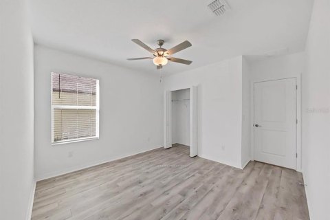 Casa en venta en Zephyrhills, Florida, 6 dormitorios, 287.25 m2 № 2334299 - foto 14