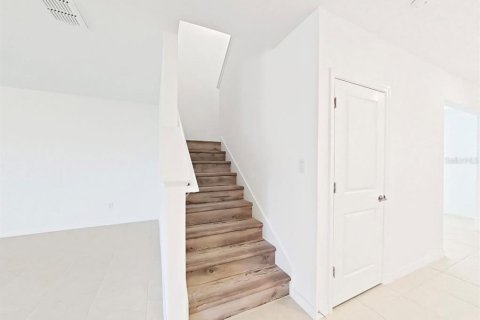 Casa en venta en Zephyrhills, Florida, 6 dormitorios, 287.25 m2 № 2334299 - foto 17