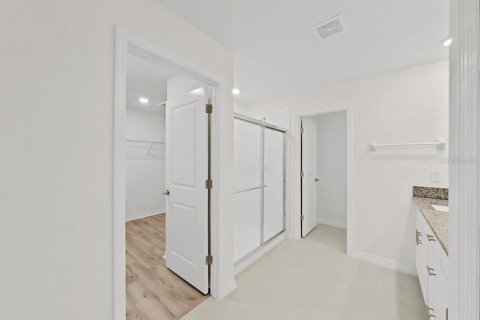 Casa en venta en Zephyrhills, Florida, 6 dormitorios, 287.25 m2 № 2334299 - foto 23