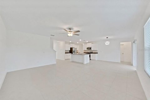 Casa en venta en Zephyrhills, Florida, 6 dormitorios, 287.25 m2 № 2334299 - foto 13