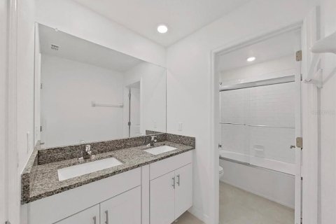 Casa en venta en Zephyrhills, Florida, 6 dormitorios, 287.25 m2 № 2334299 - foto 26