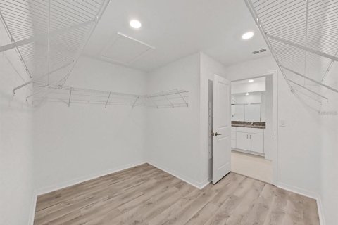 Casa en venta en Zephyrhills, Florida, 6 dormitorios, 287.25 m2 № 2334299 - foto 24